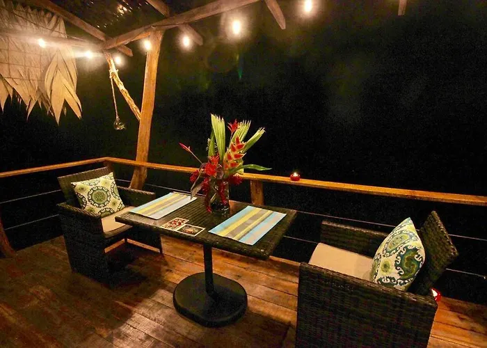 A Treehouse The Green Frog Romantic Setting & Pool