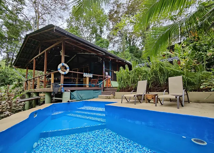 A Treehouse The Green Frog Romantic Setting & Pool